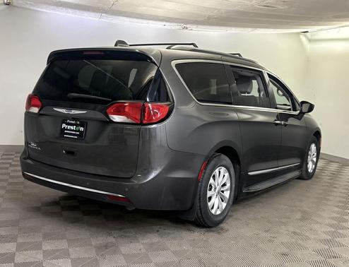 2018 Chrysler Pacifica Touring-L