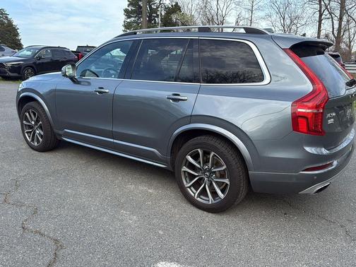 2019 Volvo XC90 T6 Momentum