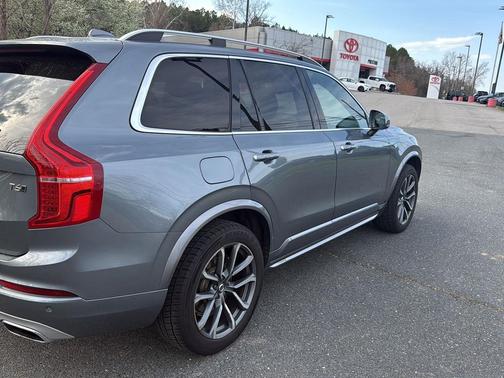2019 Volvo XC90 T6 Momentum