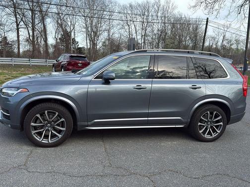 2019 Volvo XC90 T6 Momentum