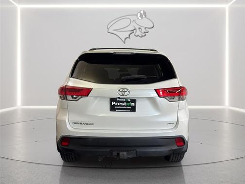 Blizzard Pearl 2019 Toyota Highlander LE