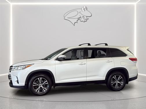 Blizzard Pearl 2019 Toyota Highlander LE