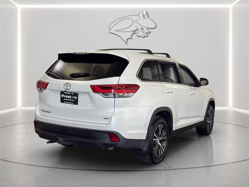 Blizzard Pearl 2019 Toyota Highlander LE