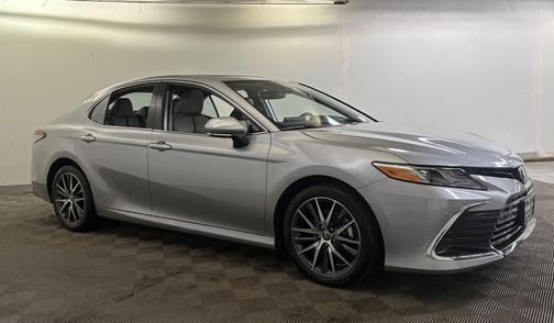 2022 Toyota Camry Hybrid XLE