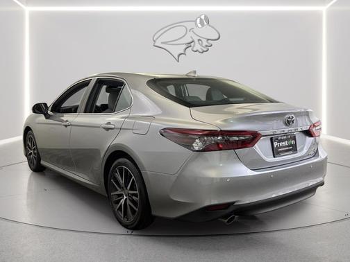 2022 Toyota Camry Hybrid XLE