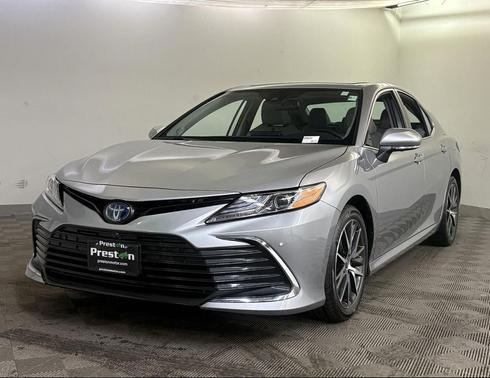2022 Toyota Camry Hybrid XLE