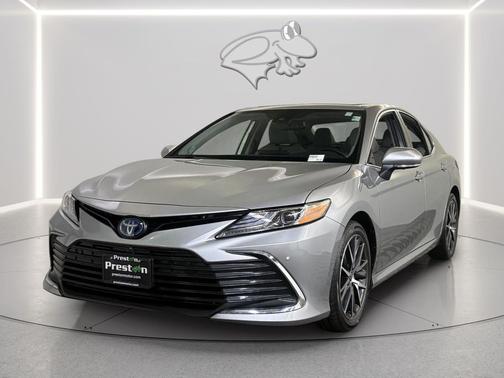2022 Toyota Camry Hybrid XLE