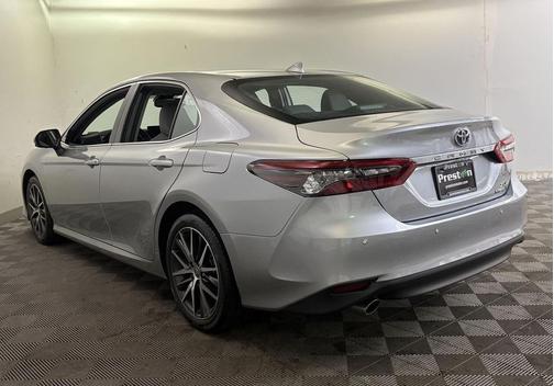 2022 Toyota Camry Hybrid XLE