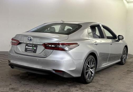 2022 Toyota Camry Hybrid XLE