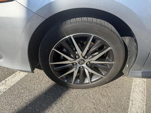 2022 Toyota Camry Hybrid XLE