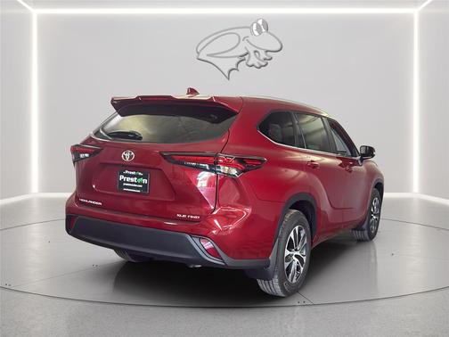 Ruby Flare Pearl 2026 Toyota Highlander XLE