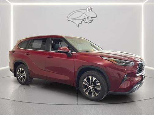 Ruby Flare Pearl 2026 Toyota Highlander XLE