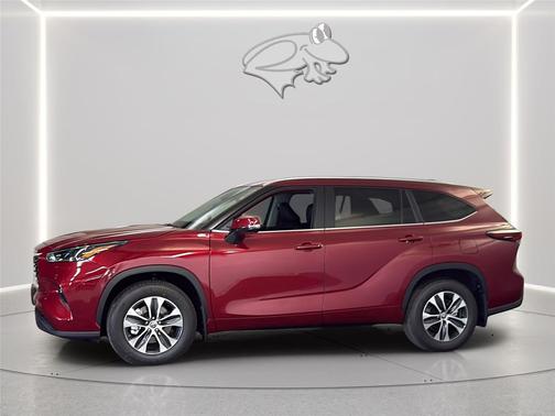 Ruby Flare Pearl 2026 Toyota Highlander XLE