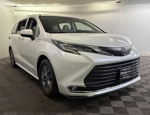 2021 Toyota Sienna XLE 8 Passenger