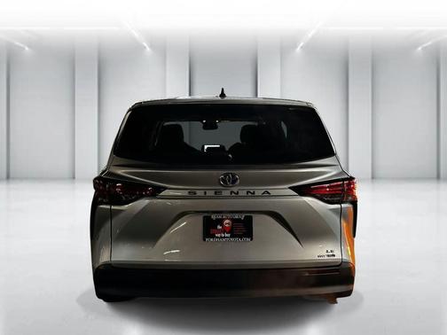 2021 Toyota Sienna LE