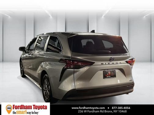 2021 Toyota Sienna LE