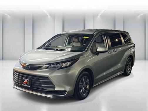 2021 Toyota Sienna LE