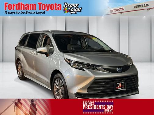 2021 Toyota Sienna LE