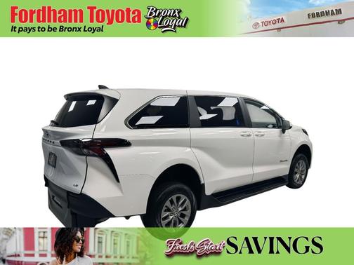 2025 Toyota Sienna LE