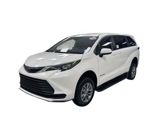 2025 Toyota Sienna LE