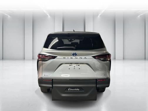 2025 Toyota Sienna LE