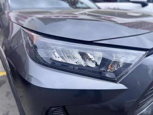 Magnetic Gray Metallic 2019 Toyota RAV4 LE