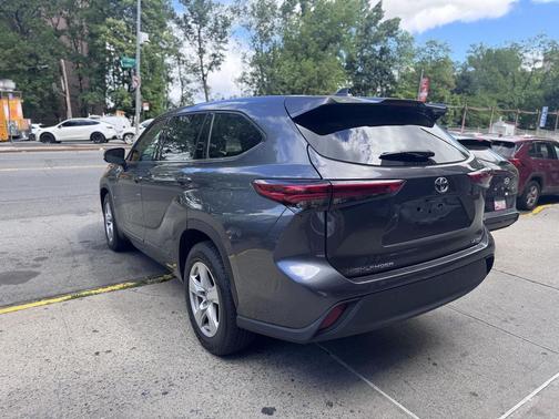 Magnetic Gray Metallic 2020 Toyota Highlander LE