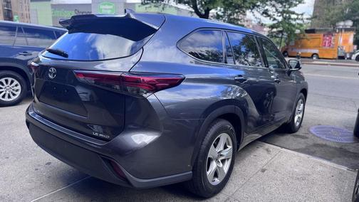 Magnetic Gray Metallic 2020 Toyota Highlander LE