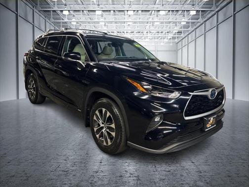 2022 Toyota Highlander Hybrid XLE