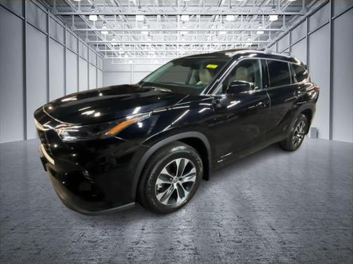 2022 Toyota Highlander Hybrid XLE
