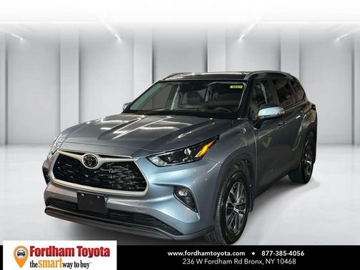 Moon Dust 2023 Toyota Highlander XLE
