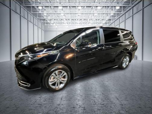 2024 Toyota Sienna Platinum 7 Passenger