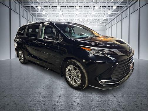 2024 Toyota Sienna Platinum 7 Passenger