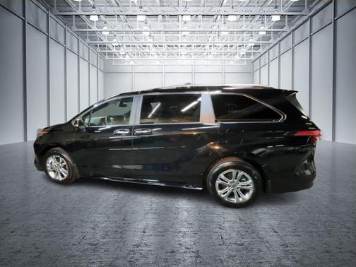 2024 Toyota Sienna Platinum 7 Passenger