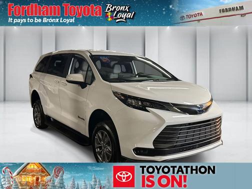2025 Toyota Sienna LE
