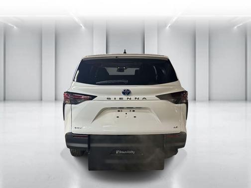 2025 Toyota Sienna LE