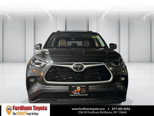 Magnetic Gray Metallic 2024 Toyota Highlander LE
