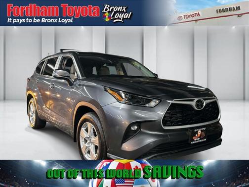 Magnetic Gray Metallic 2024 Toyota Highlander LE