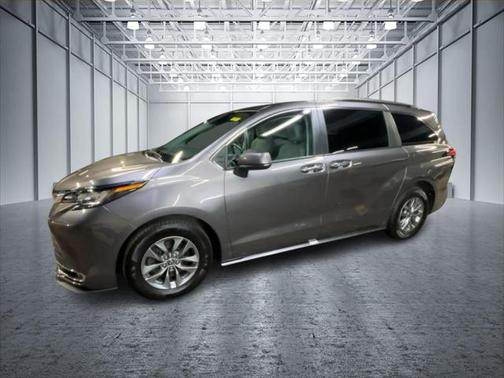 2023 Toyota Sienna XLE 7 Passenger