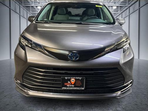 2023 Toyota Sienna XLE 7 Passenger