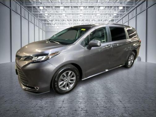 2023 Toyota Sienna XLE 7 Passenger