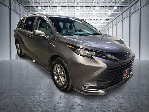 2023 Toyota Sienna XLE 7 Passenger