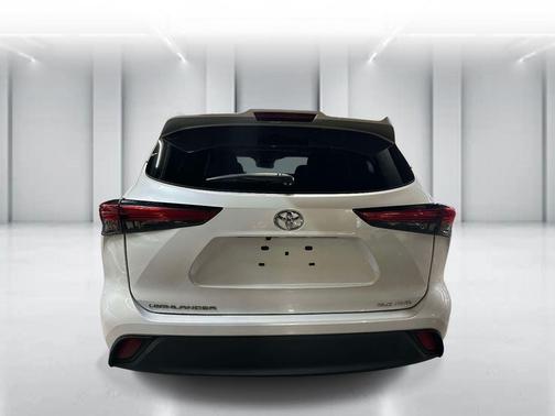 Wind Chill Pearl 2022 Toyota Highlander XLE