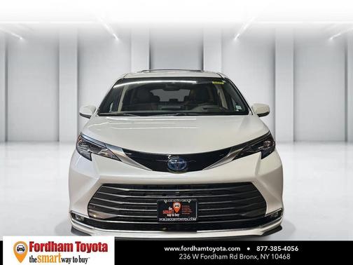 2024 Toyota Sienna Platinum 7 Passenger