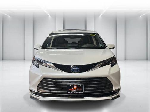 2024 Toyota Sienna Platinum 7 Passenger
