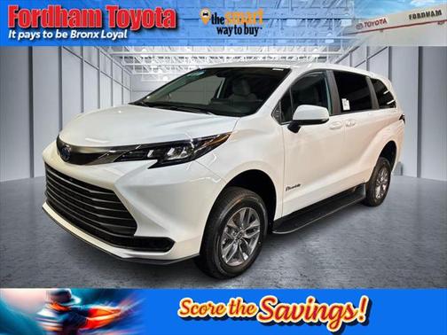 2025 Toyota Sienna LE