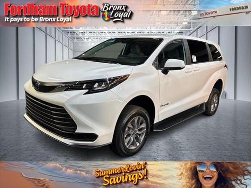 2025 Toyota Sienna LE