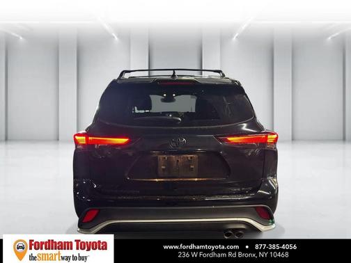 Midnight Black Metallic 2024 Toyota Highlander XSE