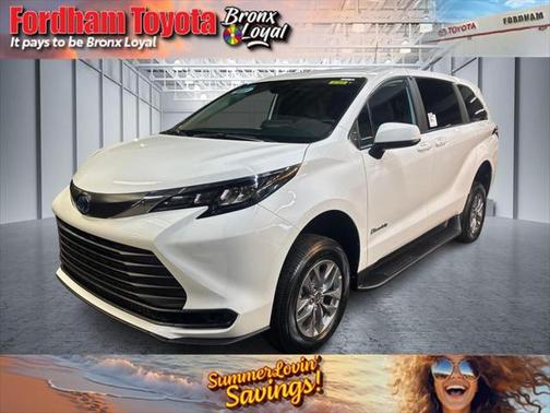 2025 Toyota Sienna LE
