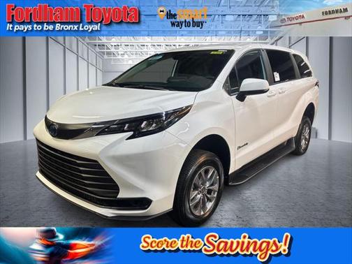 2025 Toyota Sienna LE